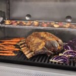 Genesis® EP-435W Gas Barbecue with Sear Zone and Side Burner - Image 2